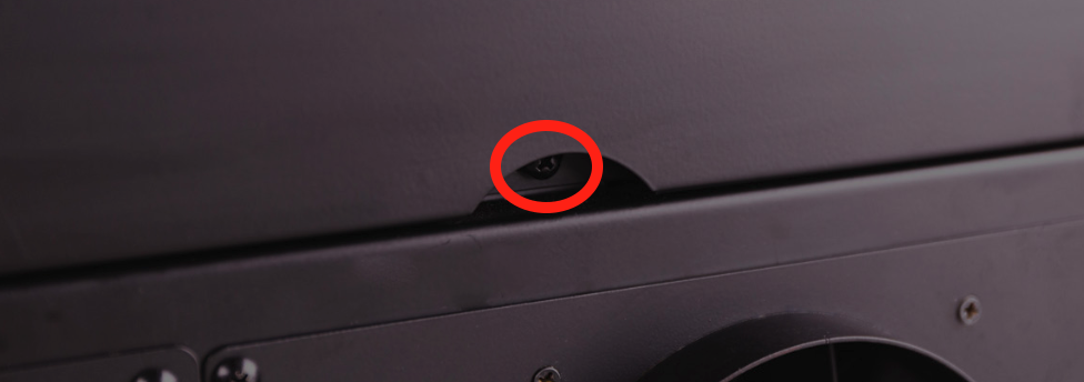 Passo 1 - Desligue a máquina e remova a tampa traseira.png