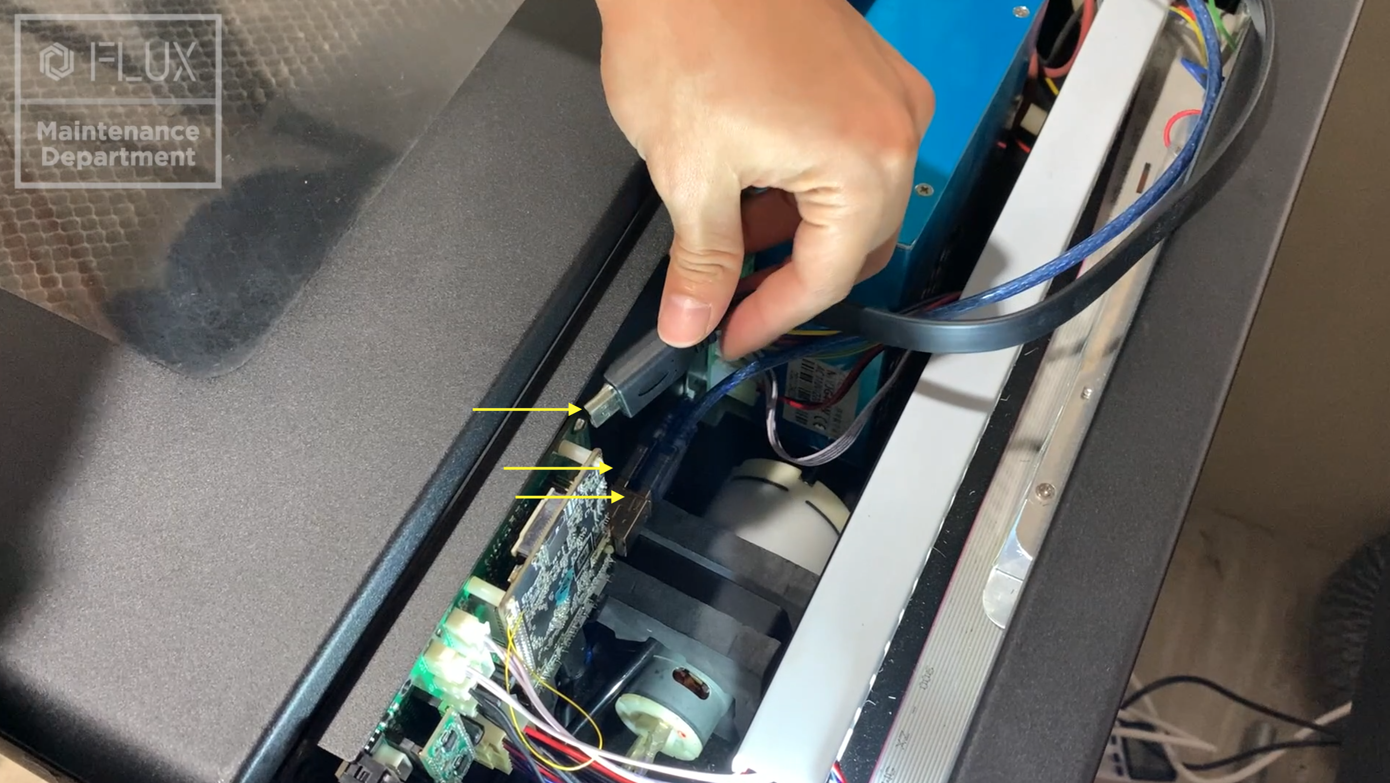 Disconnect_the_3_connectors_on_the_MB.png