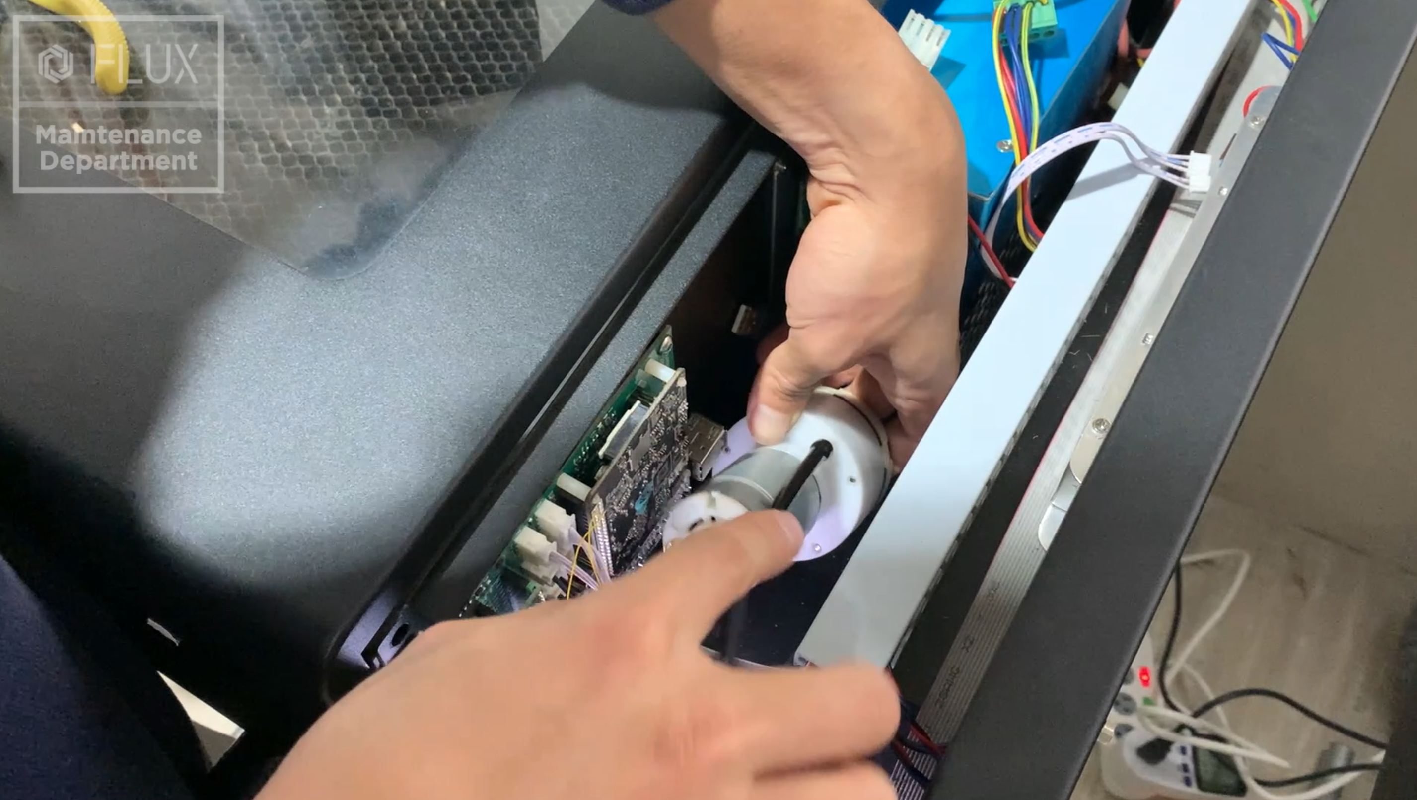 Connect_the_air_hose_to_the_air_intake.png