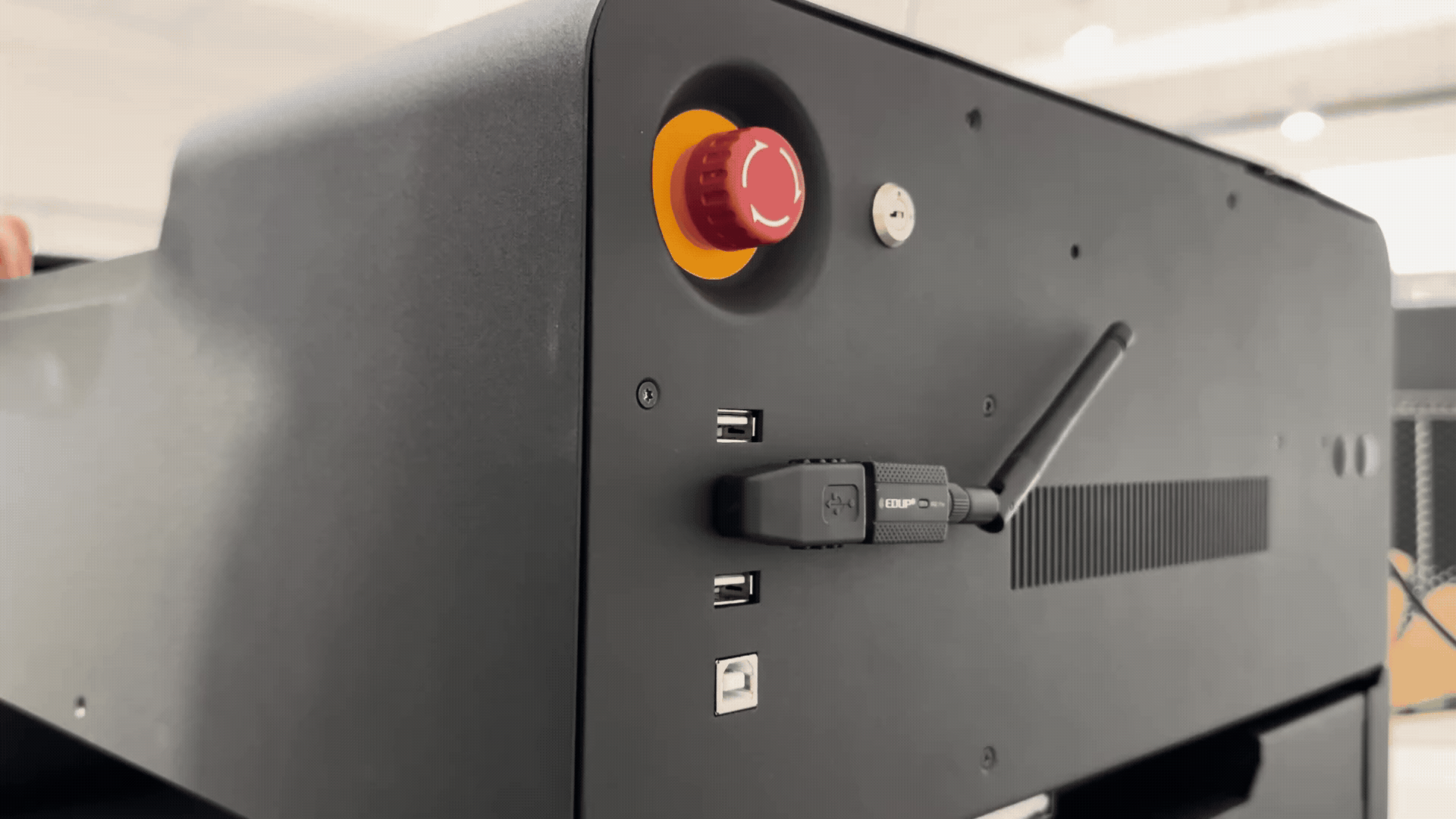 Adobe Express - usb.gif