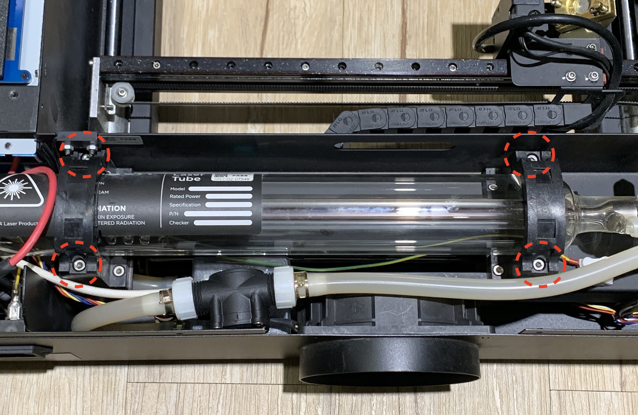 Step 4 - 將雷射管上固定支架移除，並將雷射管移出.jpg