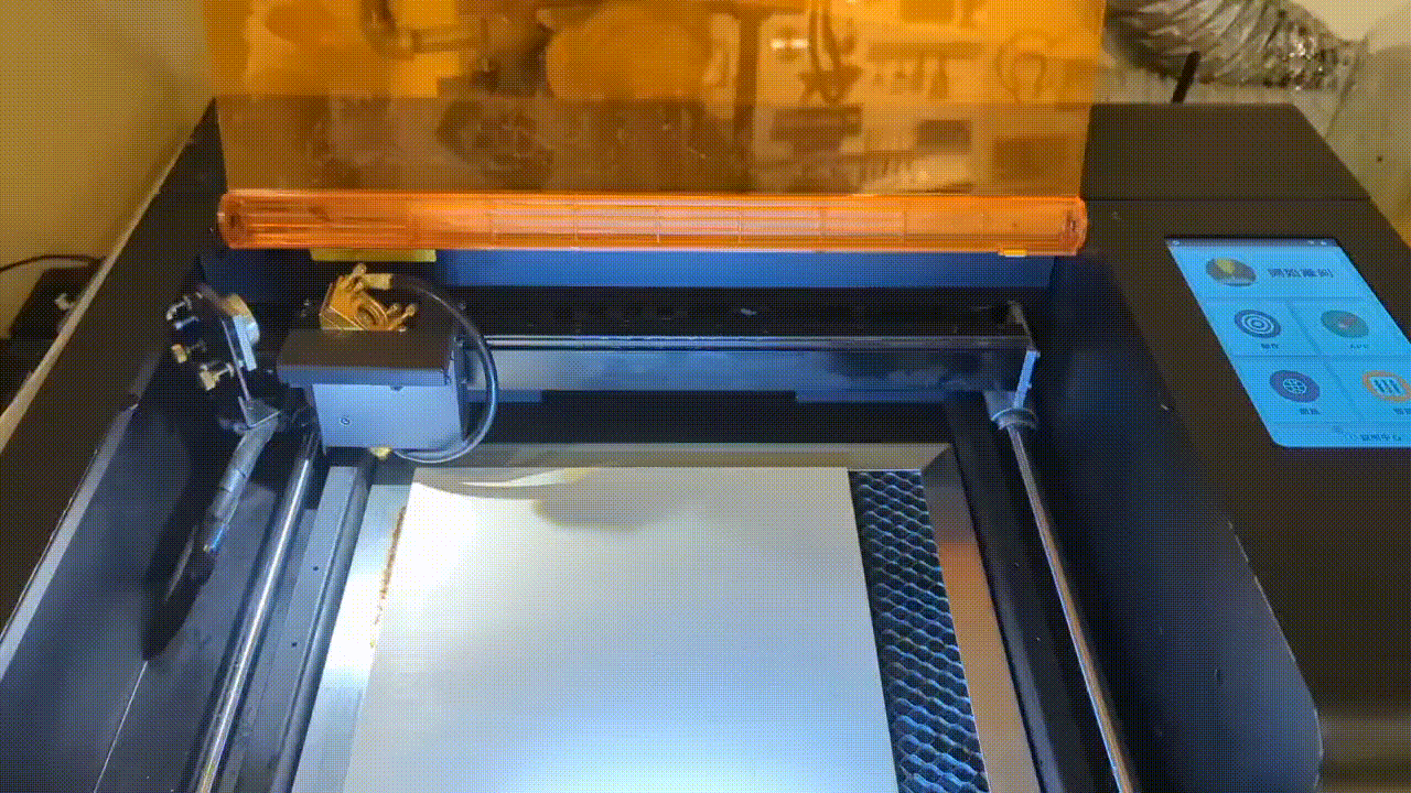 移動雷射頭＋自動對焦.gif